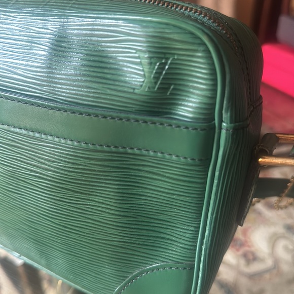 Louis Vuitton bag crossbody Epi trocadero Crossbody Bag - Picture 2 of 7